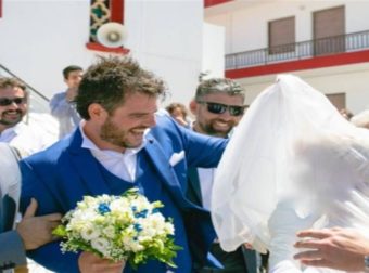 Ο γαμπρός την περίμενε με αγωνία στην εκκλησία – Όταν η νύφη βγήκε εκείνος «κοκκάλωσε» με αυτό που είδε