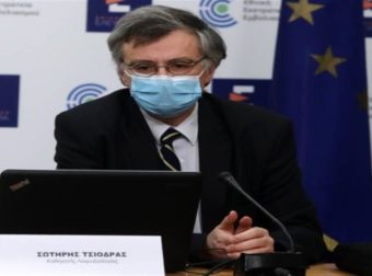 Σωτήρης Τσιόδρας: «Έσφαξε» τους ανεμβολίαστους – Χωρίς τα εμβόλια θα είχαμε 8.400 επιπλέον θανάτους