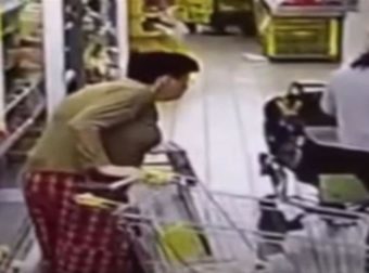 55χρονη γυναίκα κατέβασε το εσώρουχό της μέσα στο σούπερ μάρκετ – Αυτό που κατέγραψε η κάμερα θα σας σοκάρει (Video)