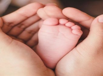 Συγκλονιστική ιστορία: Αυτό το μωρό γεννήθηκε δύο φορές