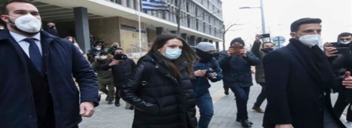 Υπόθεση βιασμού στη Θεσσαλονίκη: Ολοκληρώθηκε η κατάθεση της Γεωργίας – Νέα αποδεικτικά στοιχεία προσκόμισε η 24χρονη (video)