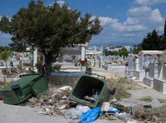 Θεσσαλονίκη: Μητέρα -«τέρας» πέταξε το νεκρό μωρό της σε κάδο σκουπιδιών έξω από νεκροταφείο
