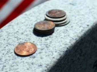 Προσοχή: Αν δείτε κέρματα πάνω σε τάφο μην τα ακουμπήσετε