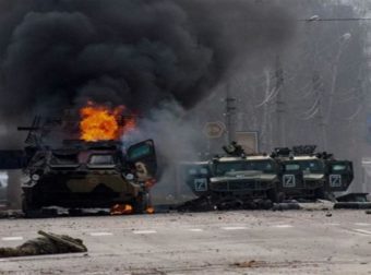 Εισβολή στην Ουκρανία: Τεράστια ρωσική φάλαγγα κινήθηκε προς το Κίεβο – Η εικόνα της πρωτεύουσας τη στιγμή που άρχισαν οι διαπραγματεύσεις