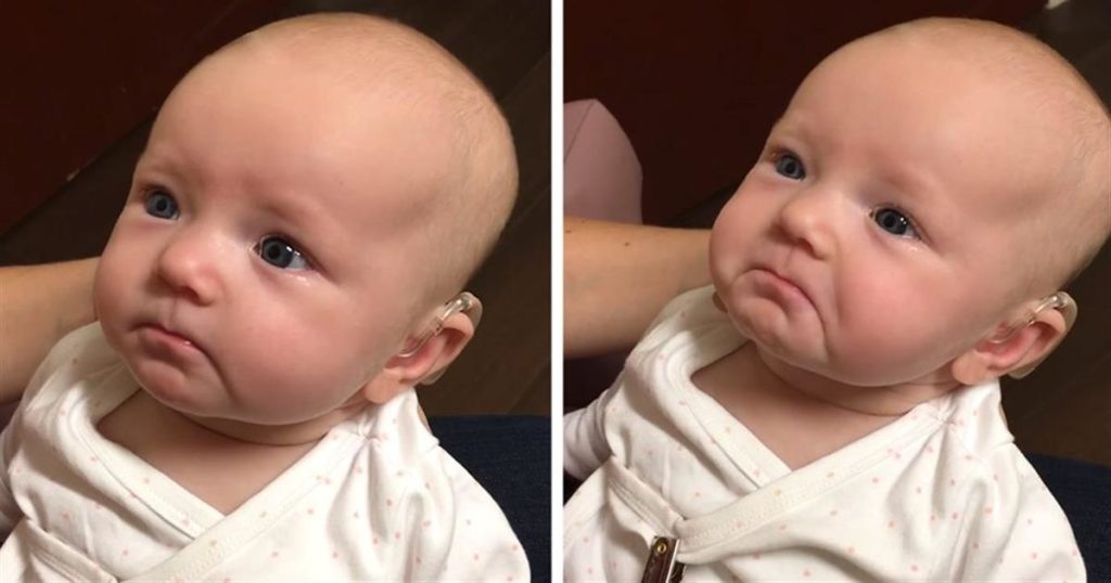 Κωφό μωρό ακούει την λέξη μαμά για πρώτη φορά με την βοήθεια ακουστικών