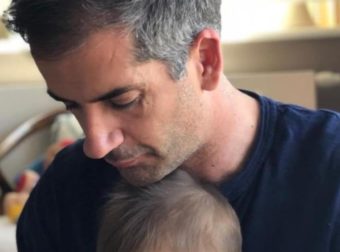 Δύσκολες ώρες για τον Κώστα Μπακογιάννη και τον γιο του – Τι συμβαίνει με την υγεία τους