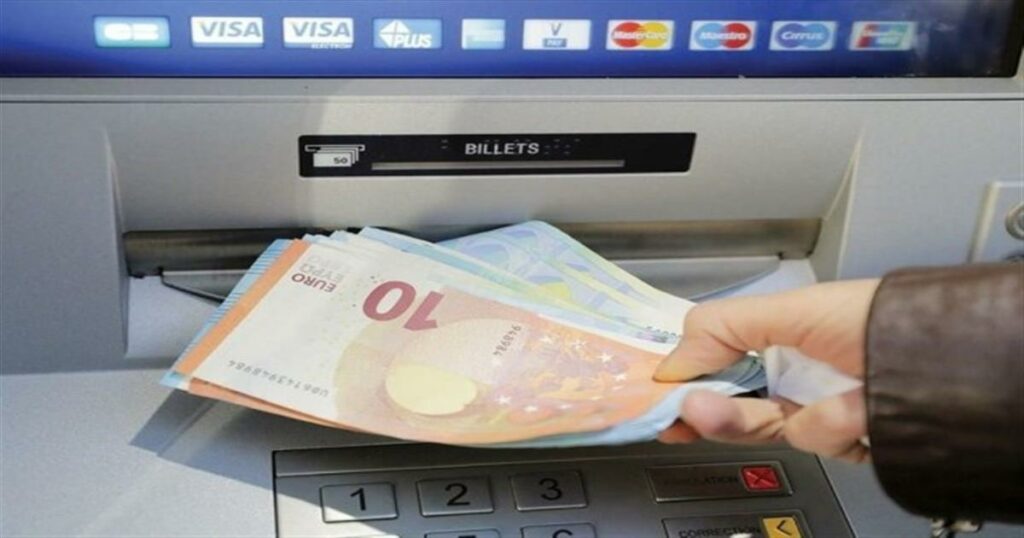 «Κλείδωσε» επίδομα-αστραπή: Πότε θα φανούν τα χρήματα στα ATM