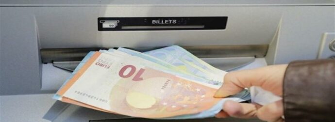 «Κλείδωσε» επίδομα-αστραπή: Πότε θα φανούν τα χρήματα στα ATM