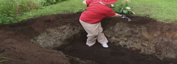Γιαγιά σκάβει έναν τάφο στην αυλή της – Λίγο αργότερα οι γείτονες καταλαβαίνουν τι συμβαίνει και μένουν «παγοκολώνες»