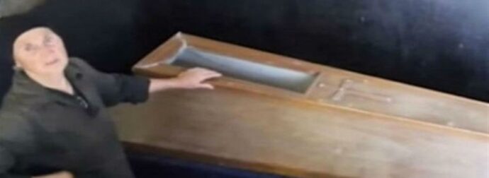 22 χρόνια αυτή η γιαγιά κρατάει ένα φέρετρο στο υπόγειό της – Μόλις δείτε τι έχει μέσα θα σας σηκωθεί η τρίχα (Video)