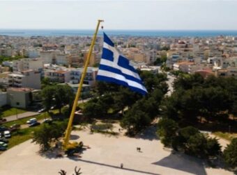 Αλεξανδρούπολη: Υψώθηκε ελληνική σημαία 600 τ.μ. στα σύνορα για την 103η επέτειο απελευθέρωσης της πόλης