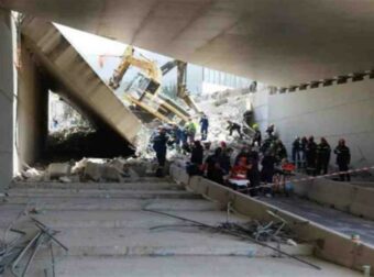 Πανικός στην Πάτρα: Κατέρρευσε τμήμα γέφυρας που είχε προβλήματα – Τουλάχιστον ένας νεκρός (video & photos)