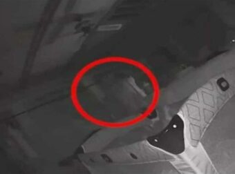 Βίντεο τρόμου από κρυφή κάμερα – 25χρονη μητέρα κατέγραψε «φάντασμα» να κάνει κάτι φρικιαστικό στο μωρό της