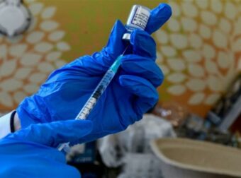 Ματίνα Παγώνη: Πότε εμβολιαζόμαστε ξανά – Ποιοι θα κάνουν τα νέα ενισχυμένα εμβόλια της γρίπης (video)