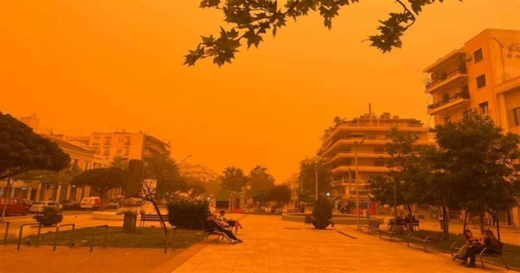 Σκηνικό Σαχάρας: Απόκοσμες εικόνες στην Καλαμάτα – Αποπνικτική ατμόσφαιρα από την αφρικανική σκόνη (video)