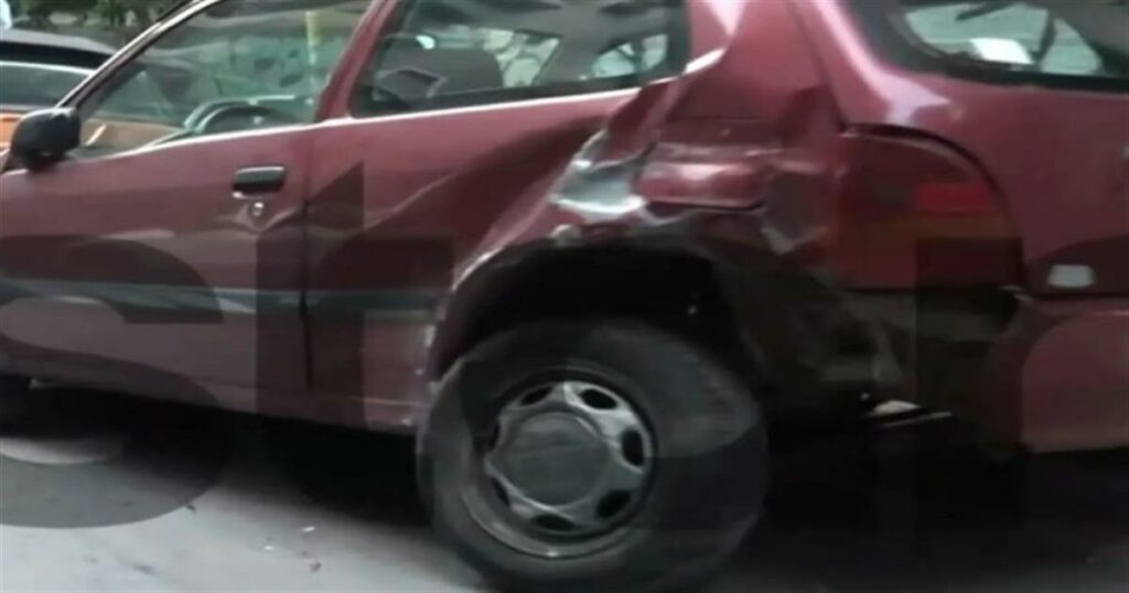 Κυψέλη: Μεθυσμένος οδηγός χτύπησε δεκάδες σταθμευμένα αυτοκίνητα – Το τζιπ ακινητοποιήθηκε μόλις έσκασαν τα λάστιχα