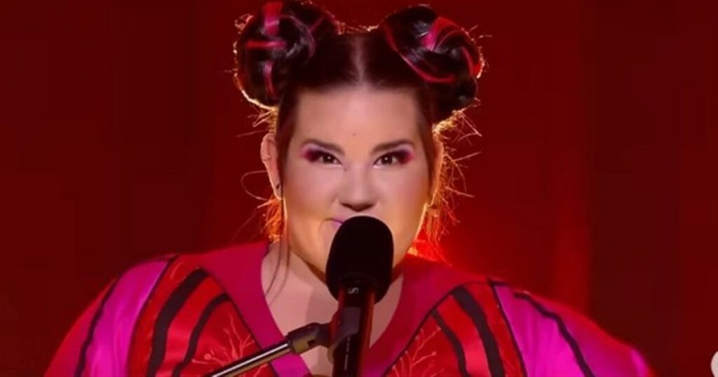 Eurovision: Αγνώριστη η θρυλική Netta Barzilai που κέρδισε με το ”Toy” – Μείον 30 κιλά έξι χρόνια μετά τη νίκη της (Βίντεο)