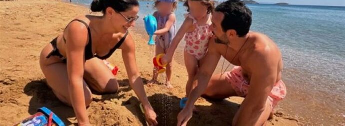Η Χριστίνα Μπόμπα έχει γενέθλια και την «τούρτα» της την πήγαν οι δίδυμες κόρες της!