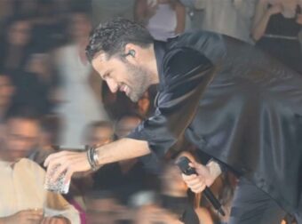 Κωνσταντίνος Αργυρός: Πήδηξε τα κάγκελα για να τον δει και τραυματίστηκε – Ρίγη συγκίνησης με την κίνησή του όταν έμαθε τι συνέβη στη συναυλία του