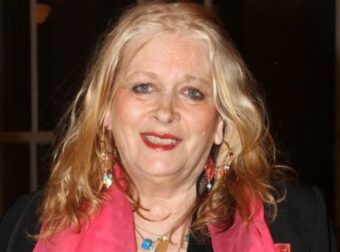 Νόρα Βαλσάμη: Οι πρώτες δηλώσεις μέσα από το νοσοκομείο – «Έσπασα ένα κοκαλάκι! Πονάω πολύ»