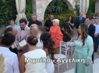 Χαμός στα βαφτίσια της εγγονής της Άντζελας Δημητρίου: Η διόρθωση στον παπά για το όνομα της μικρής (video)