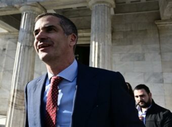 Επιστροφή Κώστα Μπακογιάννη – Έκπληξη το νέο πολιτικό του βήμα!