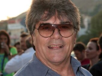 Πάνος Μιχαλόπουλος: Η σπάνια δημόσια εμφάνιση του ηθοποιού – Πώς είναι σήμερα στα 75 του χρόνια