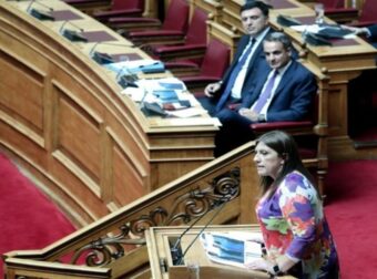 Κυριάκος Μητσοτάκης σε Ζωή Κωνσταντοπούλου: «Δεν σας ακούω, λίγο πιο δυνατά» (video)