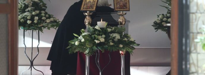Κηδεία Δημήτρη Ήμελλου: «Παιδί μου!» – Τα σπαρακτικά λόγια της μητέρας του πάνω από το φέρετρο