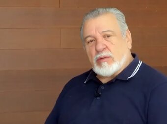 Τάσος Χαλκιάς: «Ο μπαμπάς μου με έδερνε – Δεν με κακοποιούσε, με έδερνε επειδή έπρεπε να με δείρει»