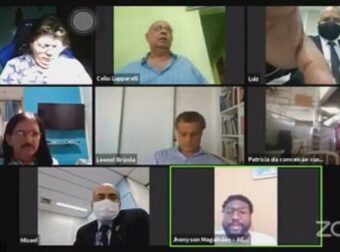 Χαμός στο δημοτικό συμβούλιο: Ξέχασαν την κάμερα ανοιχτή και έκαναν σ@ξ. Τα είδαν όλα [video]