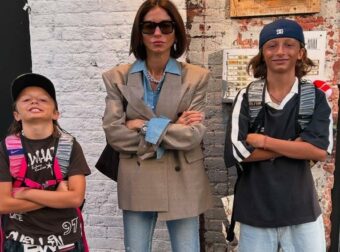 Σοφία Καρβέλα – «Μετά από μια συνάντηση των ΑΑ οι σκοτεινές σκέψεις άρχισαν να τρυπώνουν μέχρι που άκουσα: “Μαμά, σ’ αγαπώ”»