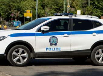 Βίαιο επεισόδιο στο Αιγάλεω: Παραβίασε κόκκινο και μαχαίρωσε στο μάτι οδηγό μηχανής με κατσαβίδι