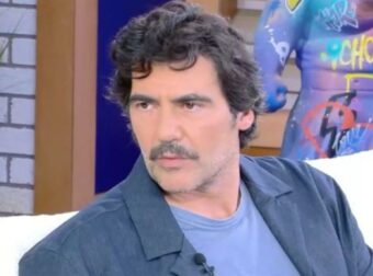Συγκλονίζει ο Αντώνης Καρυστινός: «Λύγισα τρεις φορές στις πρόβες, δεν τον αντέχω αυτόν τον άνθρωπο»