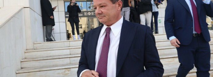 Λύτρας για την υπόθεση revenge porn γνωστού παρουσιαστή: «Πρέπει να πληρώσει 25.000 ευρώ μαζί με τους τόκους»