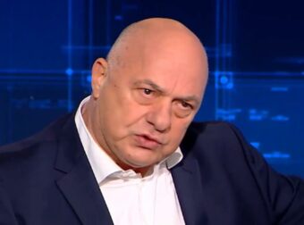 Αχιλλέας Μπeος: Σάλος στο X/Twitter με τη συνέντευξή του – «Οι μαύρες που πήγαν μαζί του θεωρούνται κτηνοβάτες;»
