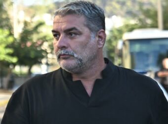 Ένοχος ο Βασίλης Μπισμπίκης – Του επιβλήθηκε ποινή 7.000 ευρώ