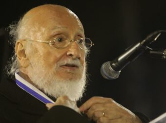 Στο νοσοκομείο με πρόβλημα στην καρδιά ο Διονύσης Σαββόπουλος