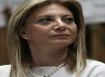 «Άγνωστος Στρατιώτης» – Καρυστιανού: «Ο πανικός έριξε τις μάσκες της ψευδοευαισθησίας»