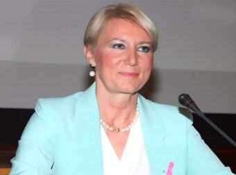 «Πoλεμάμε τον καρκίνο»: Συγκλονίζει η φωτογραφία της Νατάσας Παζαΐτη μέσα από το χειρουργείο