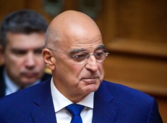 Απών ο Δένδιας από την ομιλία Μητσοτάκη για τον Άγνωστο Στρατιώτη – Έκανε σχόλιο στα social media
