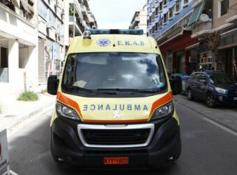 Θεσσαλονίκη: Ταξιτζής χτύπησε μοτοσικλέτα με δύο αστυνομικούς και εξαφανίστηκε