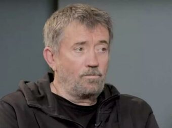 Αγνώριστος ο Σπύρος Παπαδόπουλος σε παπαράτσι φωτογραφία