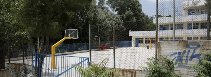 Περιστέρι ΤΩΡΑ – Μαθητές έπαιξαν ξύλο με καδρόνια και λοστούς σε σχολείο