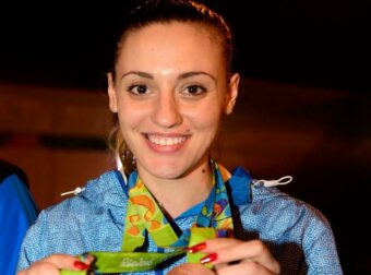 «Κόλαφος» η Άννα Κορακάκη: «Κατά τ’ άλλα τα σκυλιά σας φταίνε…»
