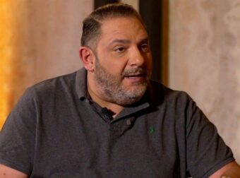 Στέλιος Διονυσίου για τη φυλάκιση του πατέρα του: «Τον έβγαλαν “Αλ Καπόνε” της Ελλάδος» – Πώς ο τζόγος τον οδήγησε στο χωρισμό
