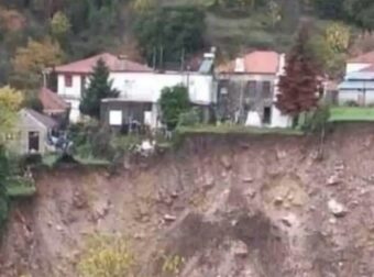 Καταστροφή στα Τζουμέρκα από την κακοκαιρία Adel: Τεράστια κατολίσθηση, σπίτια «κρέμονται» στον αέρα