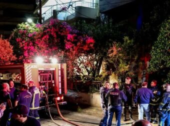 Το χρονικό της φρίκης στο Ηράκλειο: Έβαλε σακούλα στο κεφάλι του αδερφού του και μετά έκαψε το σπίτι