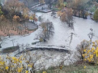 Κακοκαιρία σάρωσε την Καστοριά: Υπερχείλισε ο Αλιάκμονας στο Νεστόριο – Εικόνες καταστροφής