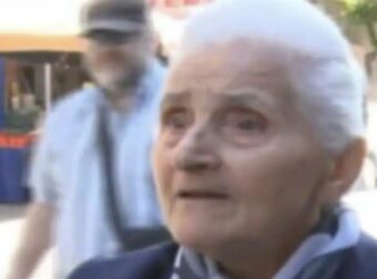 Σύμβολο η γιαγιά που βγήκε στον Λαζόπουλο και τα είπε σταράτα: Κόλλησε τους πολιτικούς στον τοίχο – «Με 360 ευρώ περνάει αυτός;»